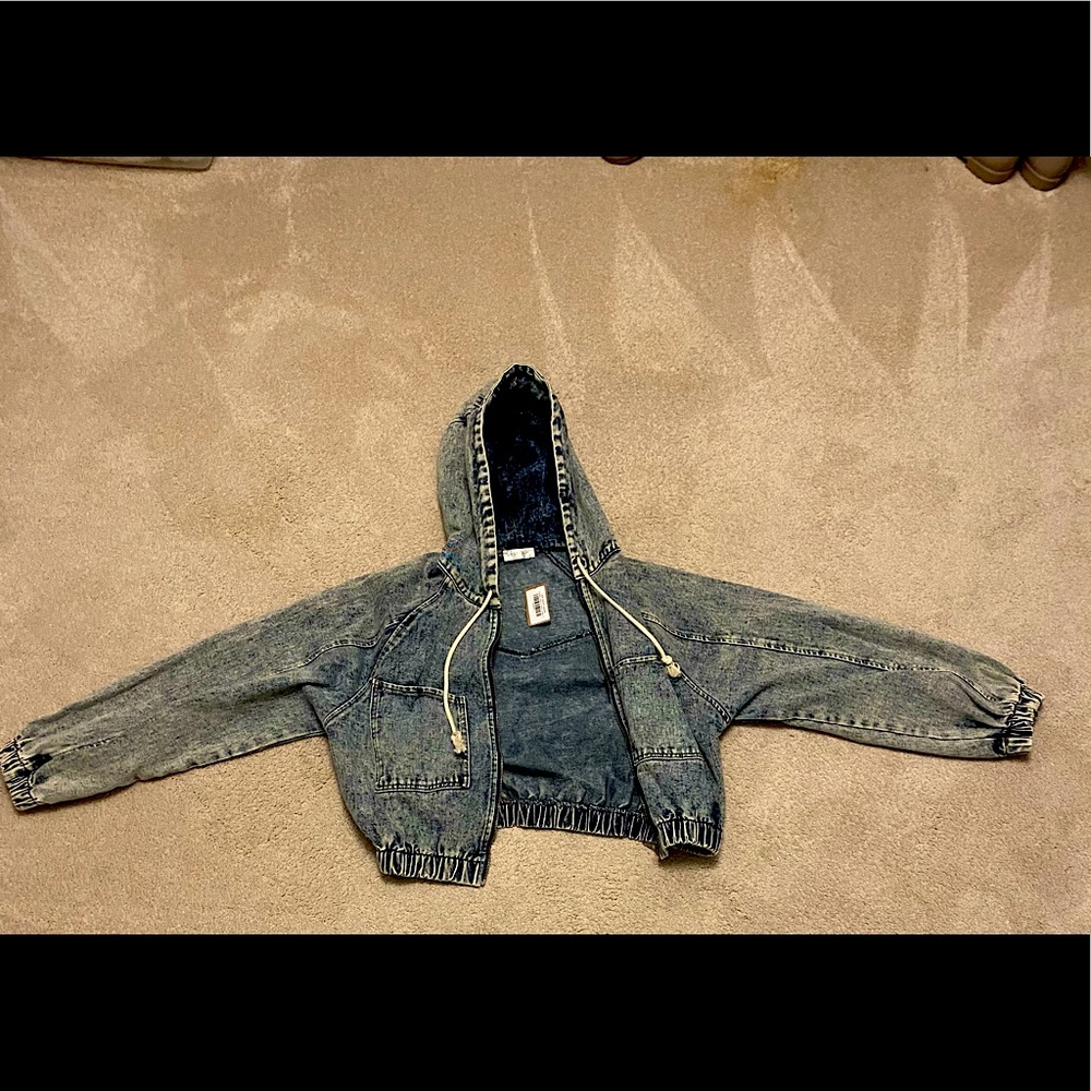 Denim cropped jacket - brand new - boutique